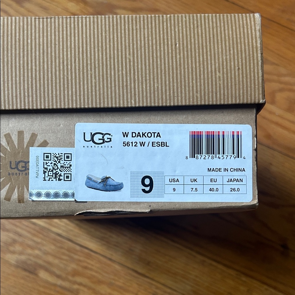 UGG Dakota💕Black Moccasin Slippers 💕Sz 9 with Tan Laces - Picture 4 of 10